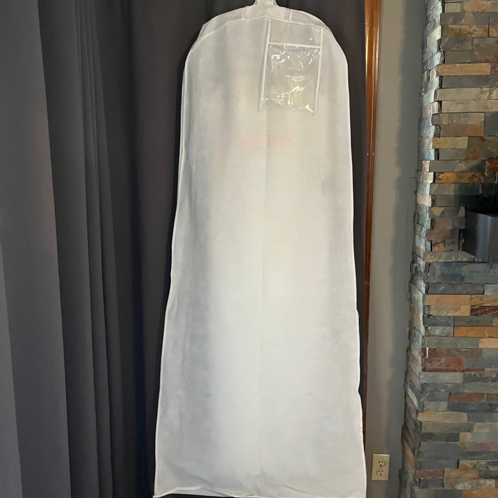 Wedding dress only tried on once - Picture 4 of 6